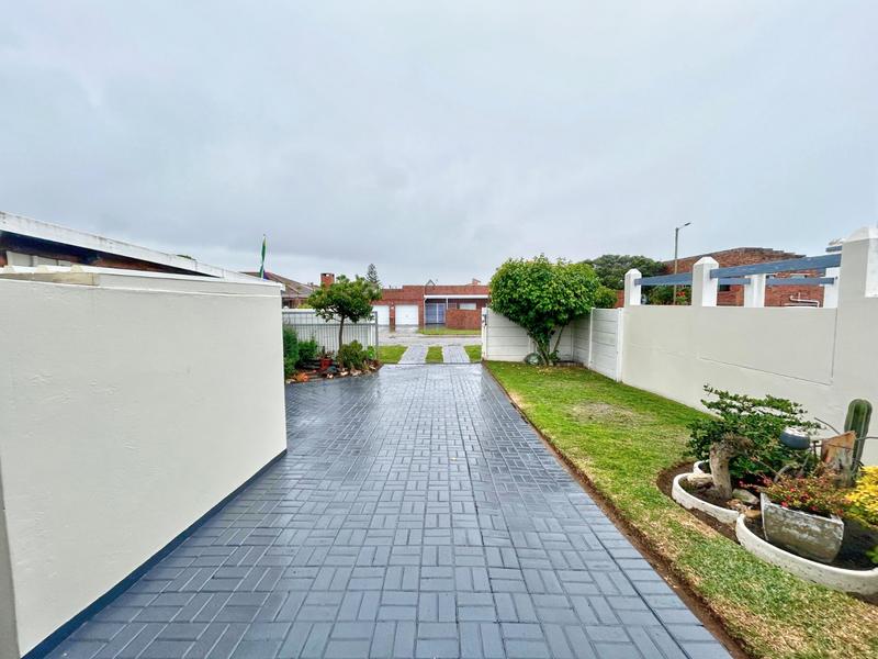 4 Bedroom Property for Sale in Stilbaai Wes Western Cape